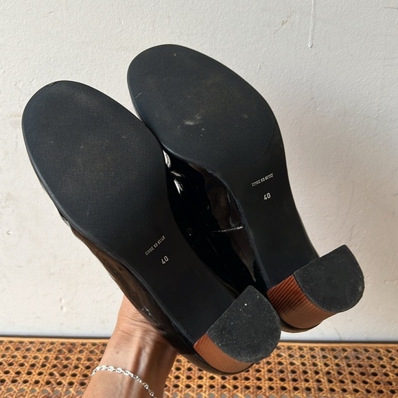 Anti Lu Patent Leather Pumps with Bow - Picture 8 of 9